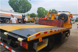 竹山附近拖车电话号码服务